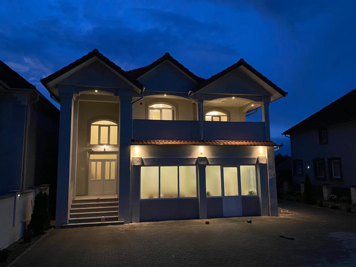 Absolut Residence Haţeg 外观 照片