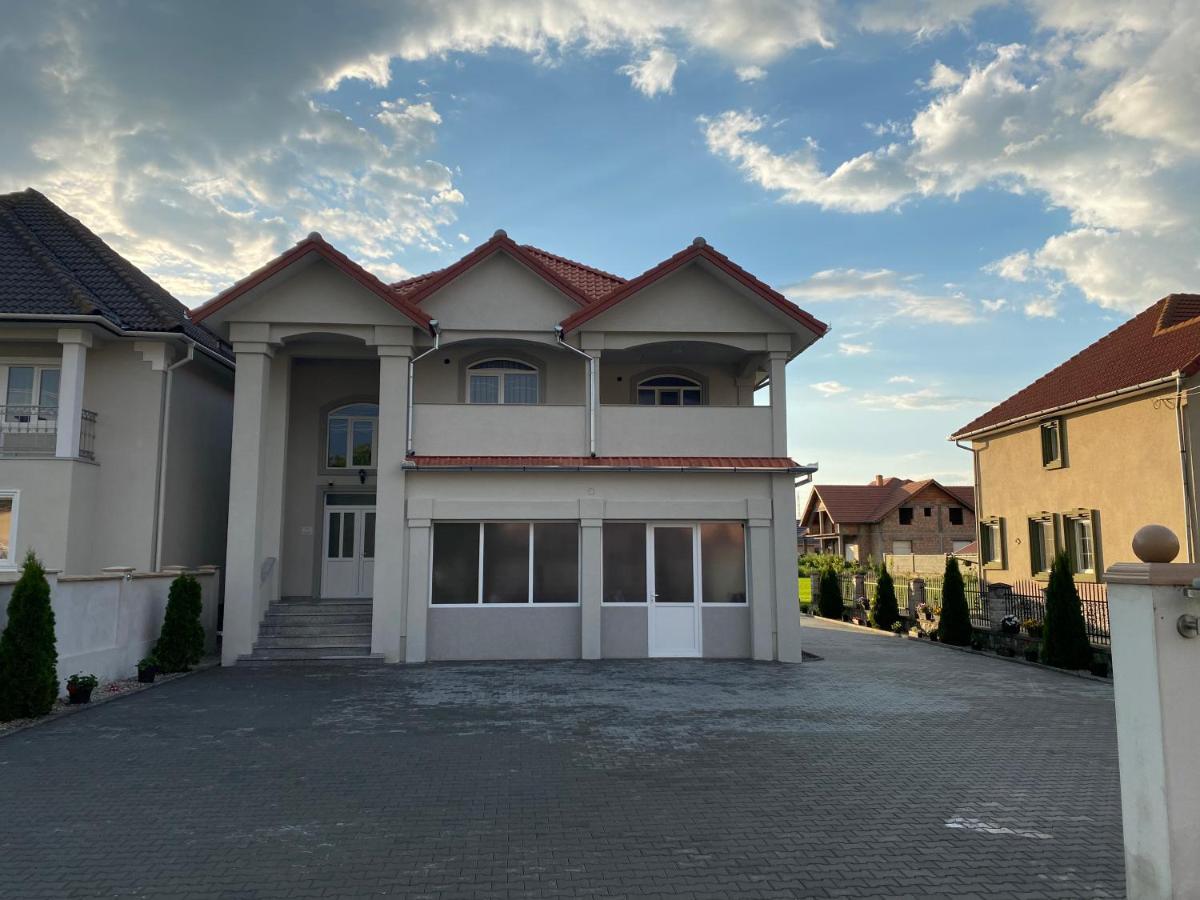 Absolut Residence Haţeg 外观 照片